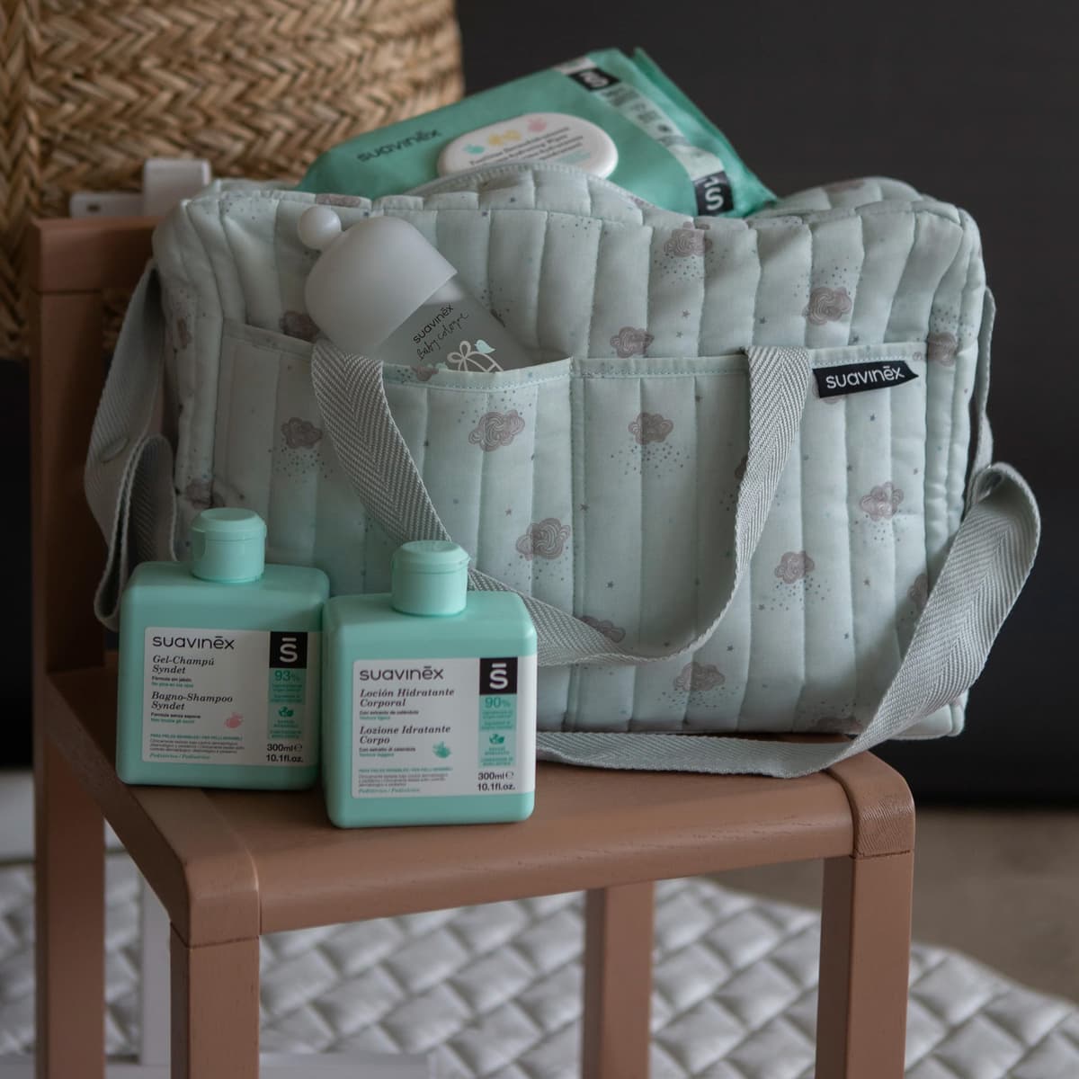 Suavinex, Bolso Carro Bebé con Cosmética: Gel Champú Syndet 300 ml + Loción Hidratante 300 ml + Pomada Pañal 50 ml + Baby Cologne 100 ml + Toallitas 60 Uds. Ideal Regalo de Recién Nacido, Azul — view 8