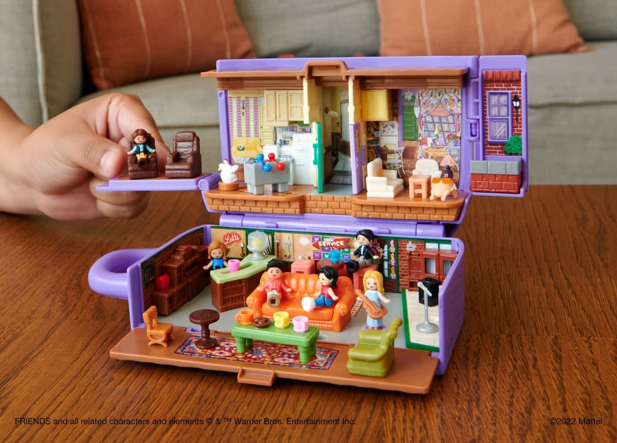 Polly Pocket Conjunto de Juego, Estuche de Friends con 6 muñecos y 9 Accesorios, HKV74 — view 2