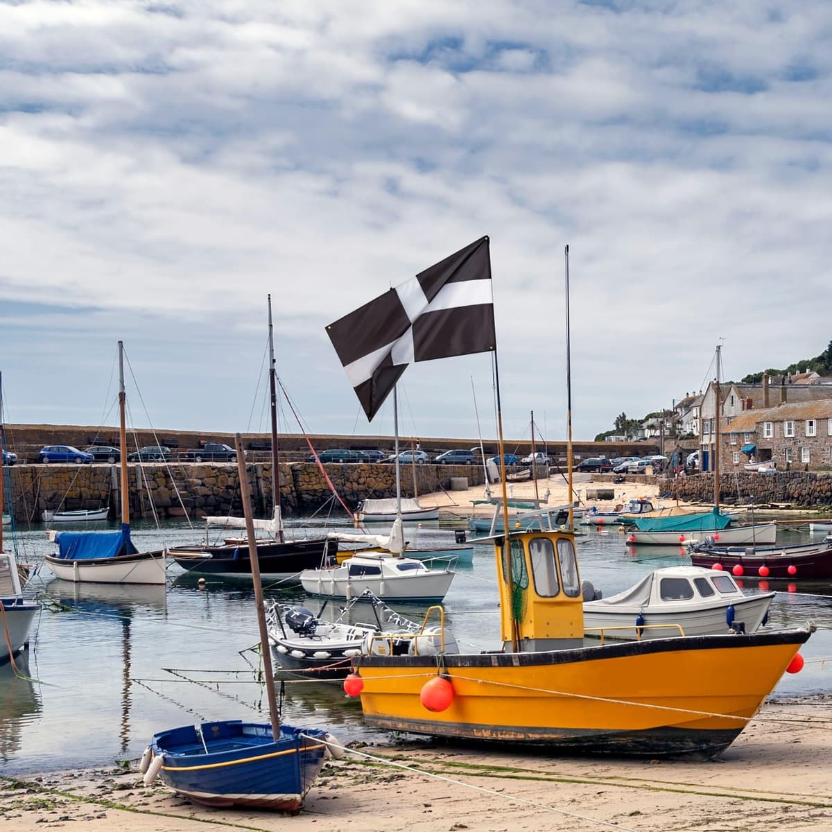 Runesol Cornwall Flag - 91x152cm, 3ft x 5ft, Cornish Flag, 4 Grommets, Eyelet in Every Corner, Premium Quality, Inside & Outside Use, Vivid Colours — view 5