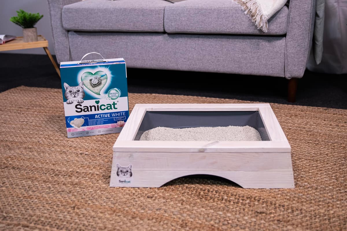 Sanicat - Arena Aglomerante Active White con Flor de Loto, Hecha de minerales naturales con control de olor garantizado, Absorbe la humedad y facilita la limpieza, 6 L de capacidad — view 10