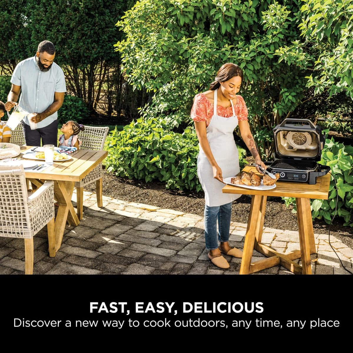 Ninja Woodfire Electric BBQ Grill & Smoker, 7-in-1 Outdoor Grill & Air Fryer, Roast, Bake, Dehydrate, Uses Woodfire Pellets, Weather Resistant, Non-Stick, Portable, Electric, Grey/Black, OG701UK — view 11
