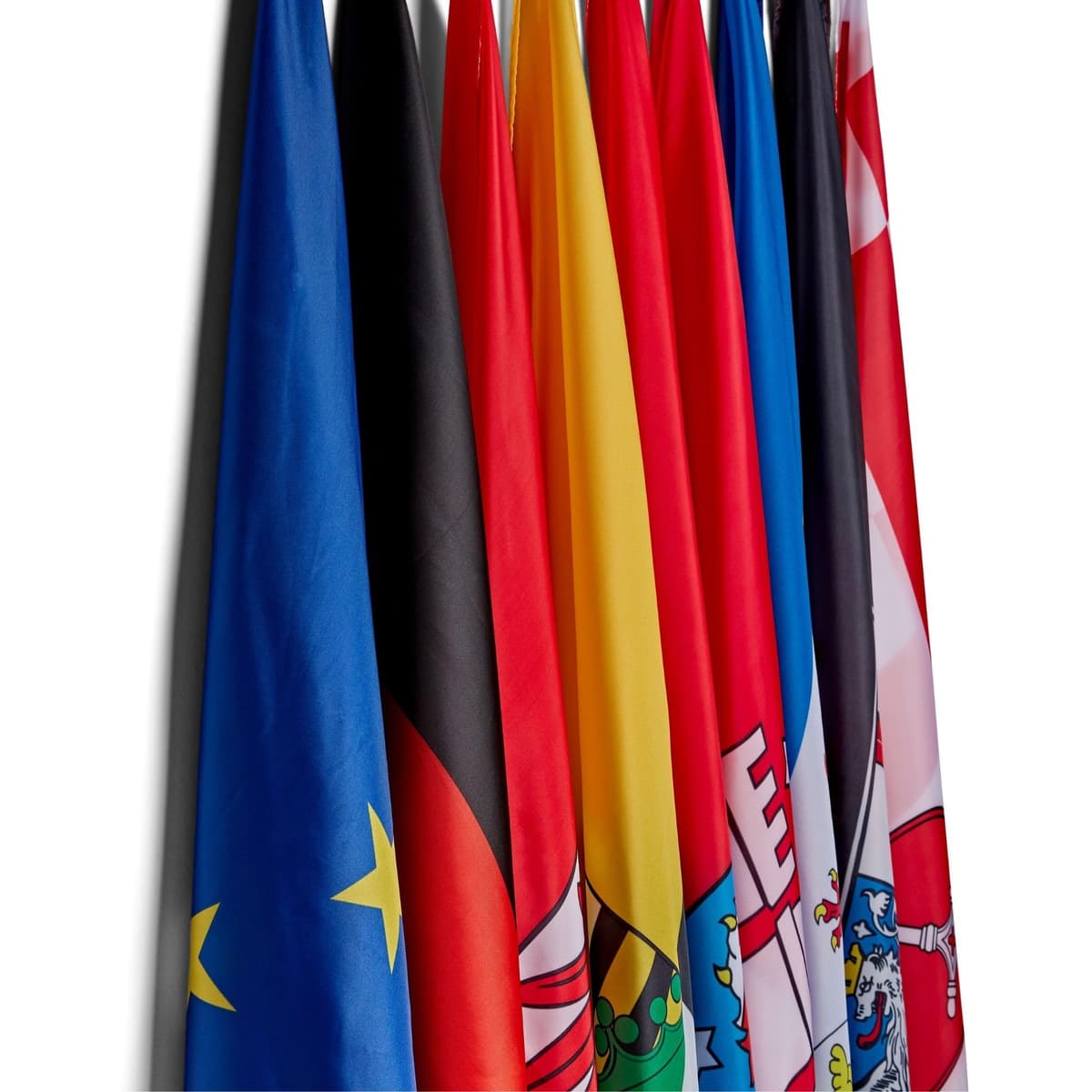 Runesol Cornwall Flag - 91x152cm, 3ft x 5ft, Cornish Flag, 4 Grommets, Eyelet in Every Corner, Premium Quality, Inside & Outside Use, Vivid Colours — view 1278