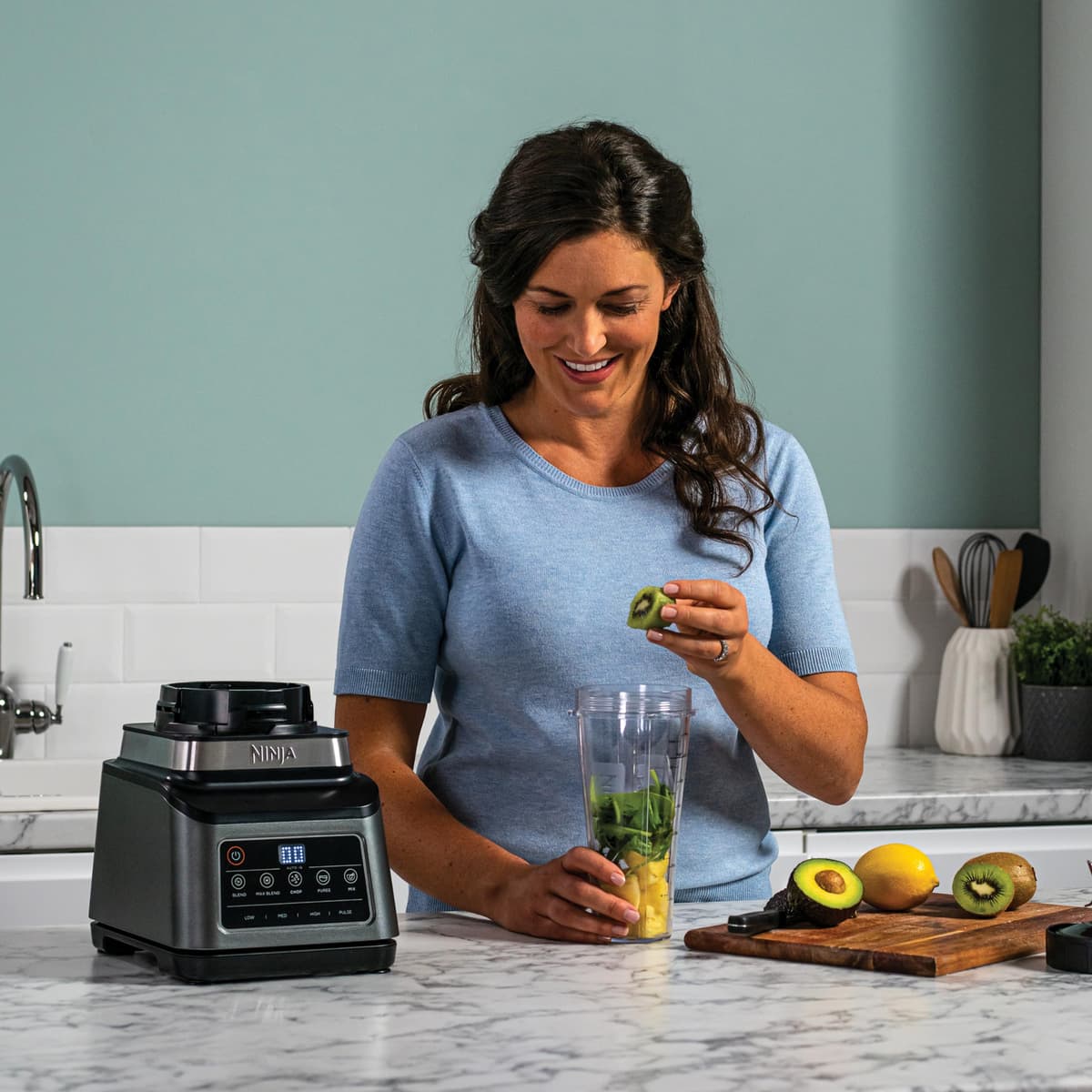 Ninja 3-in-1 Food Processor & Blender with 5 Automatic Programs: Blend, Max Blend, Chop, Mix, Puree, 1.8L Bowl, 2.1L Jug, 700ml Cup, 1200W, Dishwasher Safe Parts, Auto-iQ, Black BN800UK — view 5