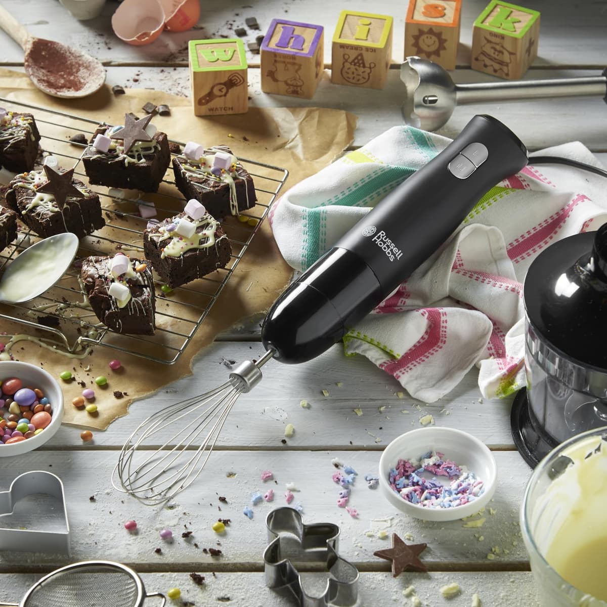 Russell Hobbs Desire 3 in 1 Electric Hand Blender, Fruit & Veg Mini Chopper & Whisk attachment, Stainless steel blending leg, whisk & blades, 500ml capacity chopping bowl & 700ml beaker, 500W, 24702 — view 5