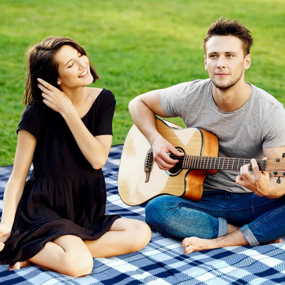 Vinsani Foldable Picnic Blanket 200 x 180 cm - Anti-Slip, Durable Waterproof & Sand Proof Outdoor Rug Mat for Camping, Beach, Hiking, Park & Garden, Easy to Carry, Machine Washable | Checkered — view 5