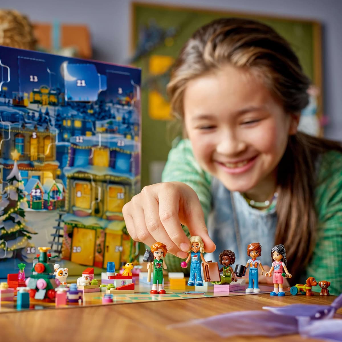 LEGO Friends Calendario de Adviento 2025 para Niñas de 6+ Años - Juguete para la Cuenta Atrás de Navidad con 24 Sorpresas Inc. 5 Mini Muñecas, 5 Figuras de Animales y Accesorios Adorables 42668 — view 4