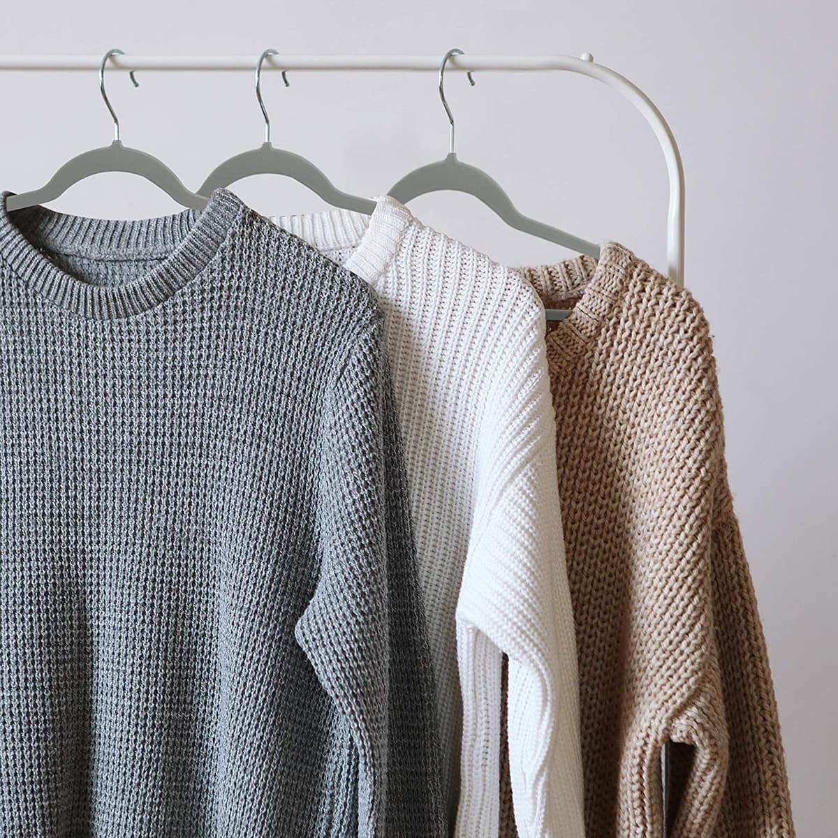 Ediesi, Perchas Terciopelo, 50 Unidades, Gris, Antideslizantes, Suaves, Finas, para Pantalón, Camisa, Falda, Trajes (50 Unidades, Gris sin corbatero) — view 3