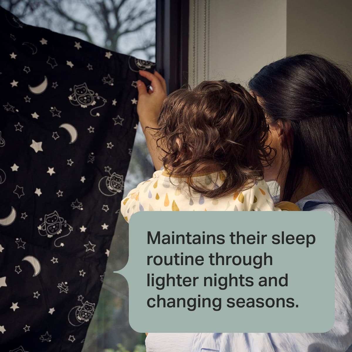 Tommee Tippee Sleeptight Portable Blackout Blind, Medium, 99 x 130 cm, Star and Moon Print, Suction Cups, Lightweight, Adjustable Baby and Toddler Blind — view 5