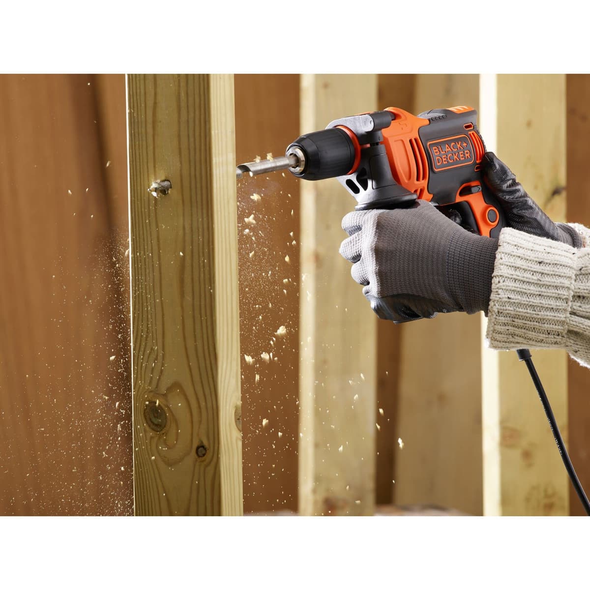 BLACK+DECKER 710W Taladro percutor con cable de alto rendimiento, 0-2800 RPM, con 4 brocas y caja de kits, BEH710K-QS — view 4