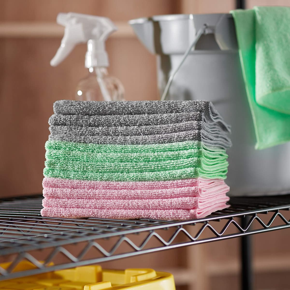 Amazon Basics - microfibra paño de limpieza, paquete de 48, 16L x 12W centímetros, Verde/Gris/Rosa — view 5