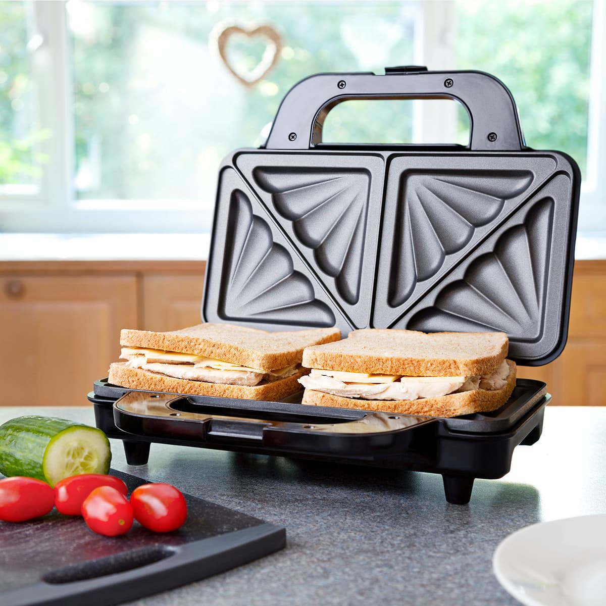 Global Gourmet Sandwich Toaster/Toastie Maker – Deep Fill 4 Slice Electric Grill Press, Non Stick Hot Plates, 900W Snack Machine for Toasted Sandwiches, Panini & Cheese, Black/Silver — view 2