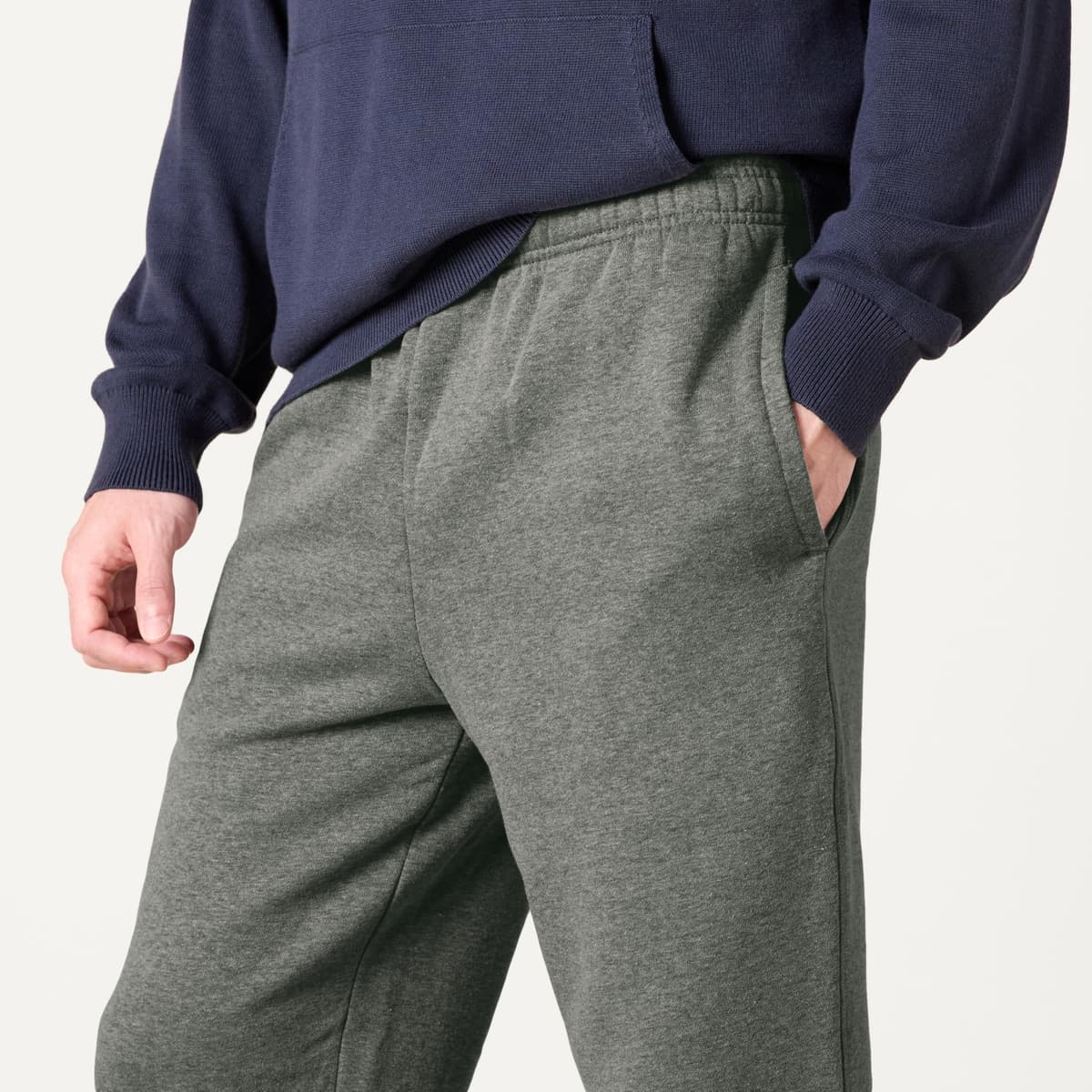 Amazon Essentials Pantalones Deportivos de Forro Polar con Parte Inferior Abierta (Disponibles en Tallas Grandes y Largos Especiales) Hombre — view 5