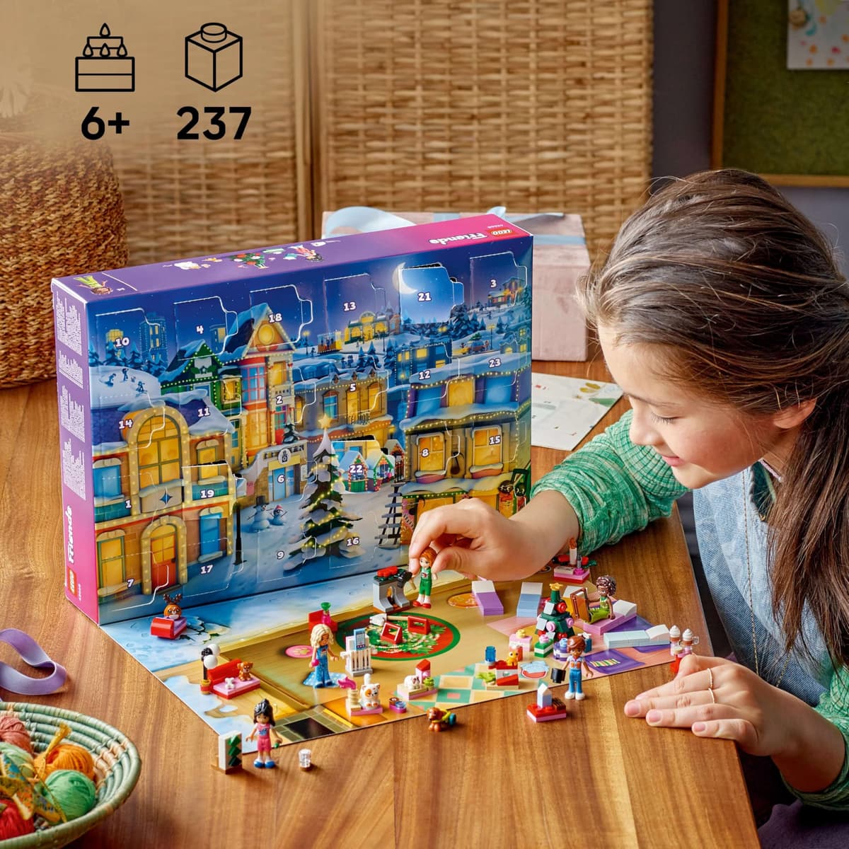 LEGO Friends Calendario de Adviento 2025 para Niñas de 6+ Años - Juguete para la Cuenta Atrás de Navidad con 24 Sorpresas Inc. 5 Mini Muñecas, 5 Figuras de Animales y Accesorios Adorables 42668 — view 3