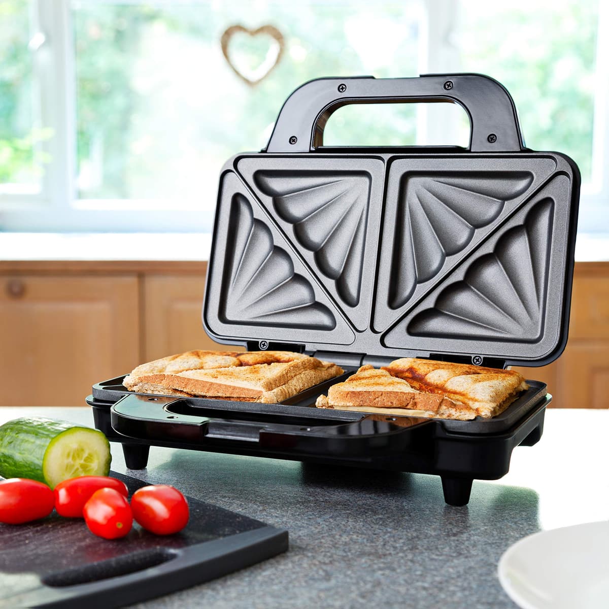 Global Gourmet Sandwich Toaster/Toastie Maker – Deep Fill 4 Slice Electric Grill Press, Non Stick Hot Plates, 900W Snack Machine for Toasted Sandwiches, Panini & Cheese, Black/Silver — view 3