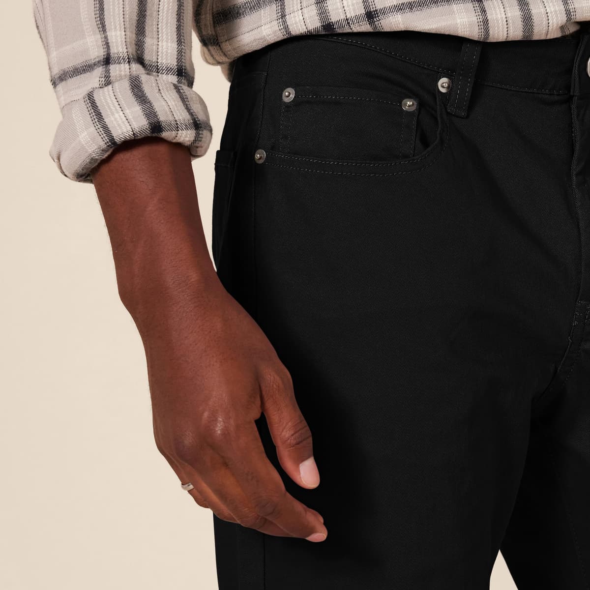 Amazon Essentials Men's Athletic-Fit 5-Pocket Stretch Twill Trouser (Available in Big & Tall) — view 4