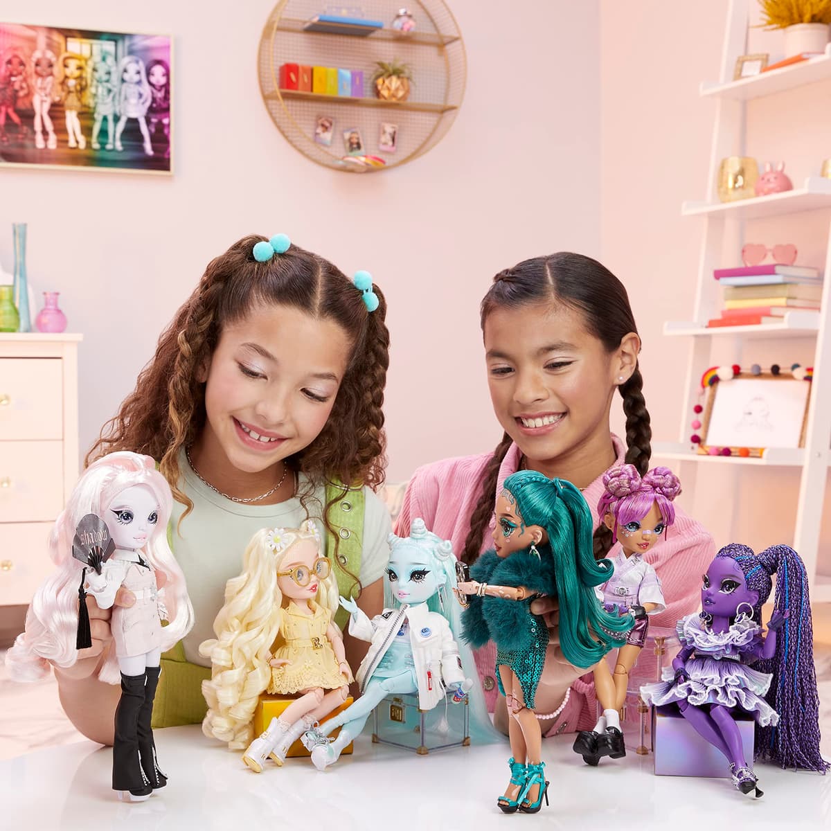 RAINBOW HIGH Shadow High - REXX Mcqueen - Muñeca de Moda de Color Negro con Atuendo de Moda y 10+ Accesorios de Juego Coloridos - para Niños y Coleccionistas Desde los 12 Años — view 2