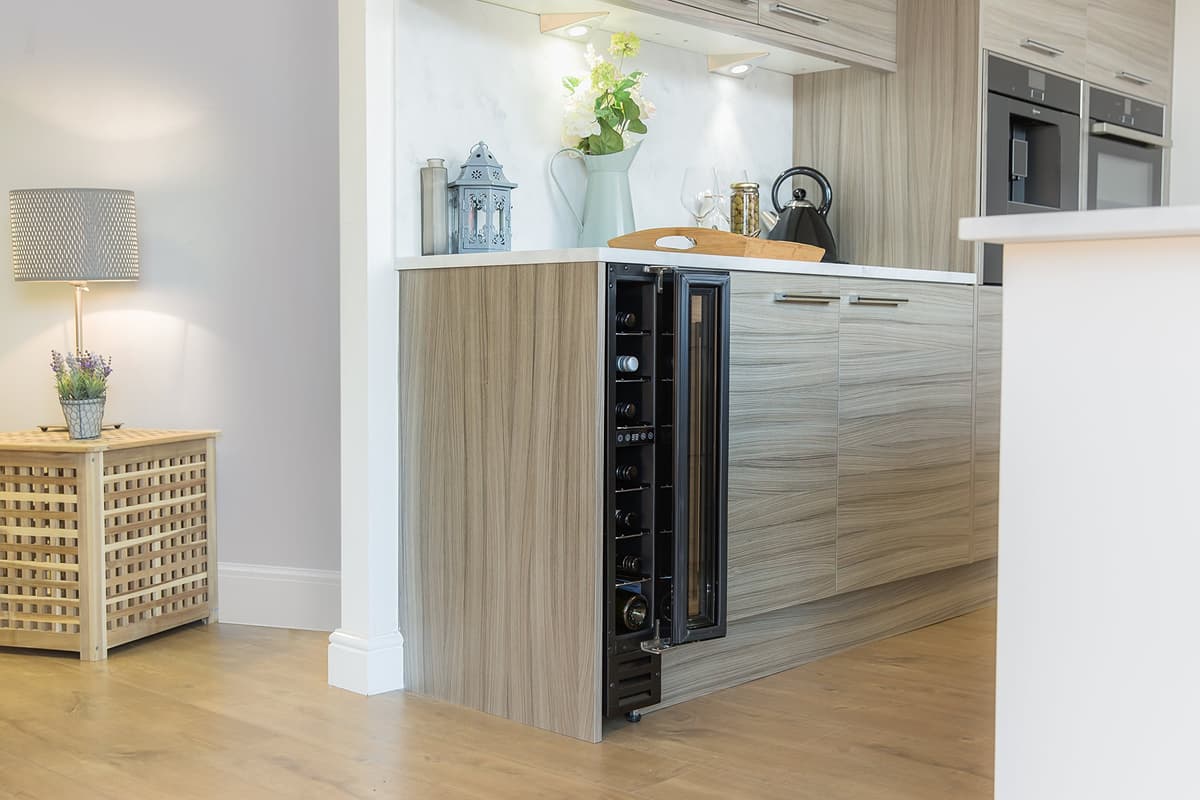 Russell Hobbs RHBI7WC1 7 Freestanding or Integrated Wine/Drinks Cooler, 7 bottle capacity, Black Glass — view 2