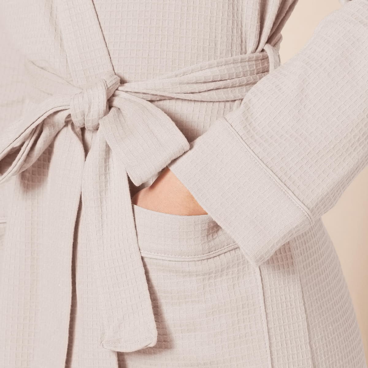 Amazon Essentials Women's Lightweight Waffle Mid-Length Robe (Available in Plus Size) — view 3
