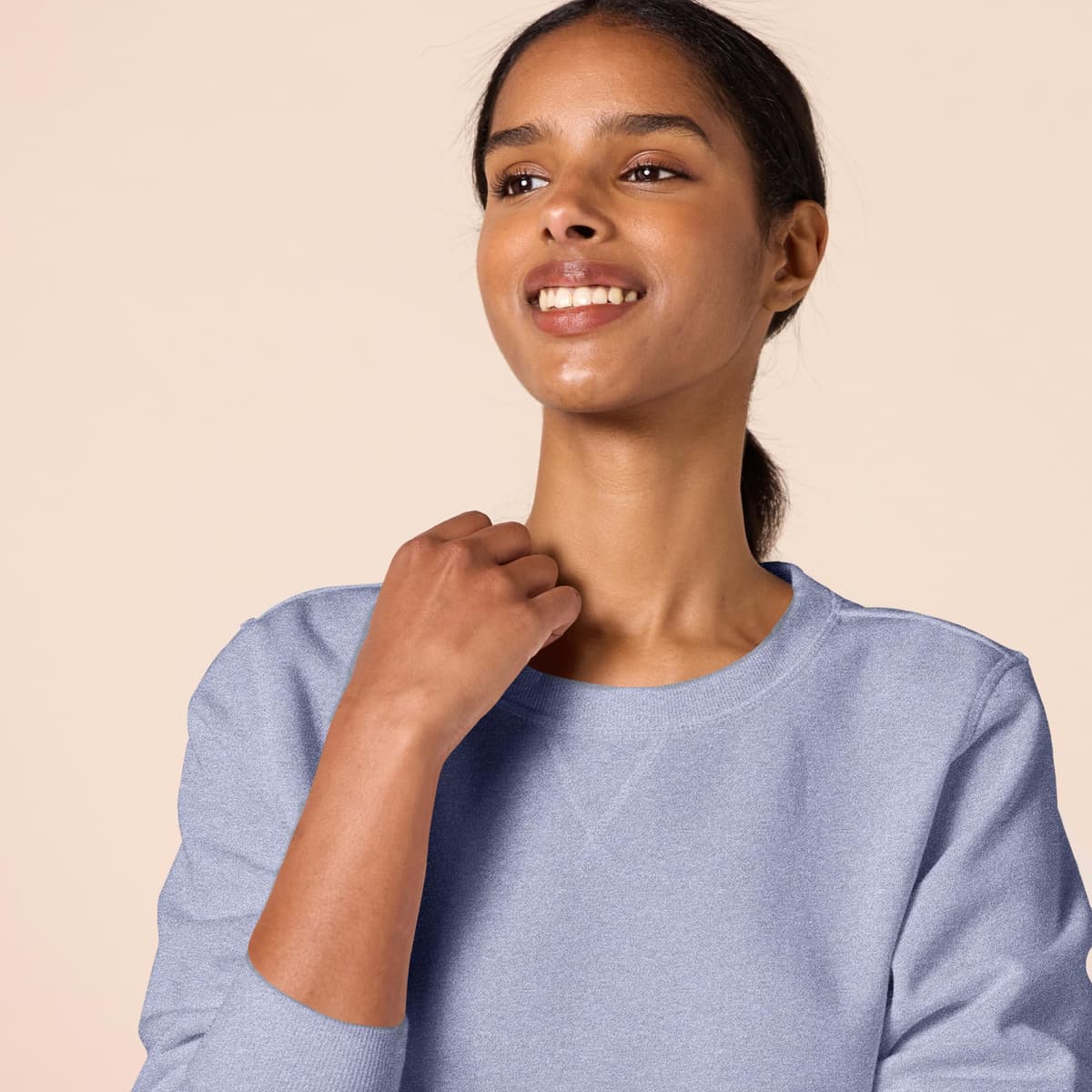 Amazon Essentials Mujer Sudadera con Cuello Redondo de Forro Polar (Disponible en Tallas Grandes) — view 4