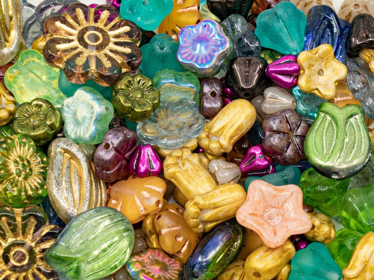 Czech 50-Piece Glass Beads, 6x9mm, Teardrop Siam Red — view 85