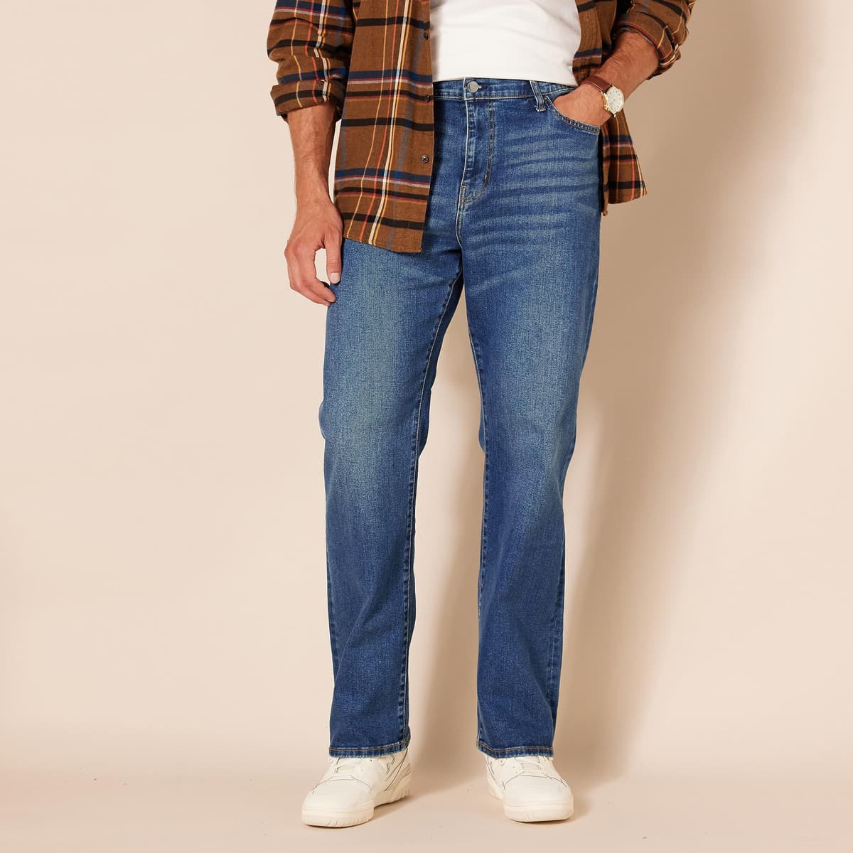 Amazon Essentials Men's Straight-Fit Stretch Jean - Discontinued Colours — view 3