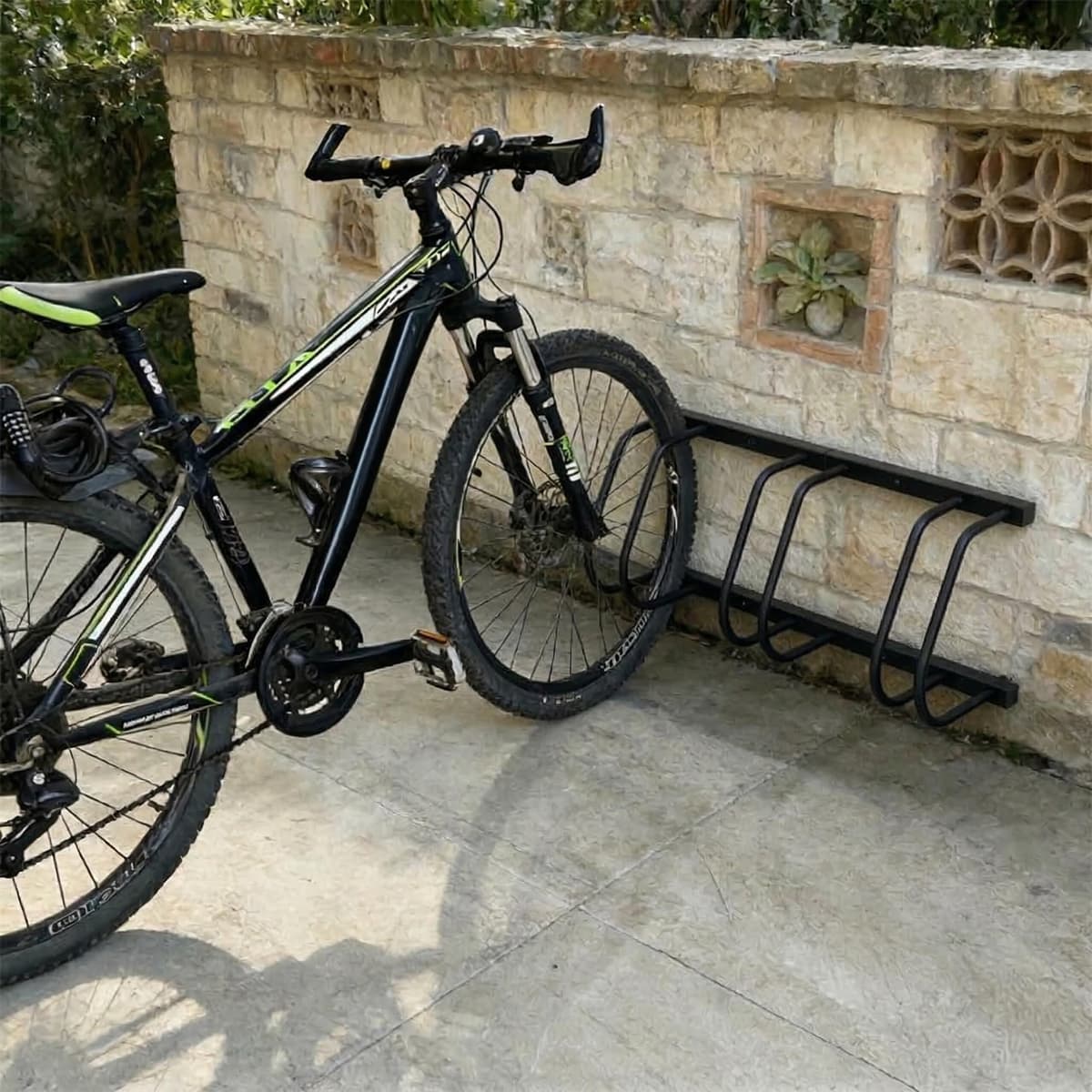 Relaxdays Soporte para 2 Bicicletas, Montaje Suelo o Pared, para neumáticos hasta 65 mm, Garaje, Acero Negro — view 3