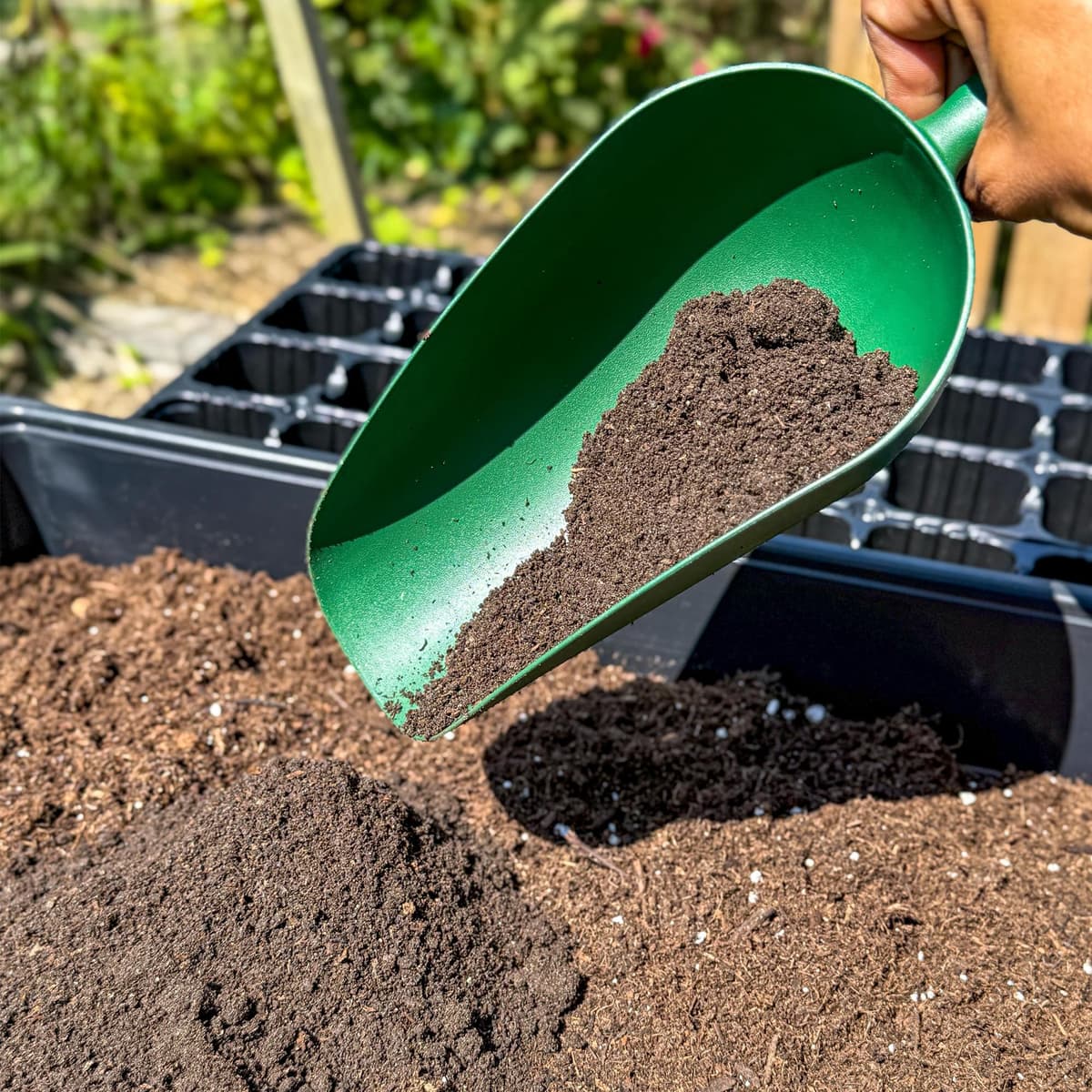 CULTIVERS Humus de Lombriz Ecológico 40 L Certificado | Abono Orgánico para Plantas y Huerto | Mejora la Estructura del Suelo y Favorece el Desarrollo Vegetal — view 2