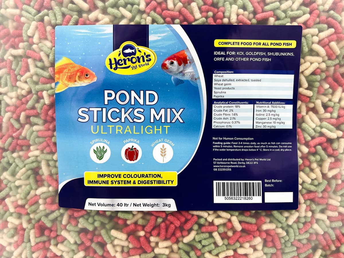 HERONS - Pond Sticks Mix Ultralight 40L - Floating Sticks for Koi, Carp and Coldwater Fish - Immune System Boost - With Spirulina and Paprika - Complete Feed for Pond Fish - 3 KG — view 3
