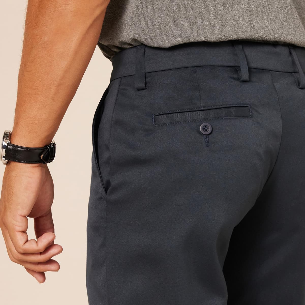 Amazon Essentials Men's Slim-Fit Stretch Golf Trouser — view 4