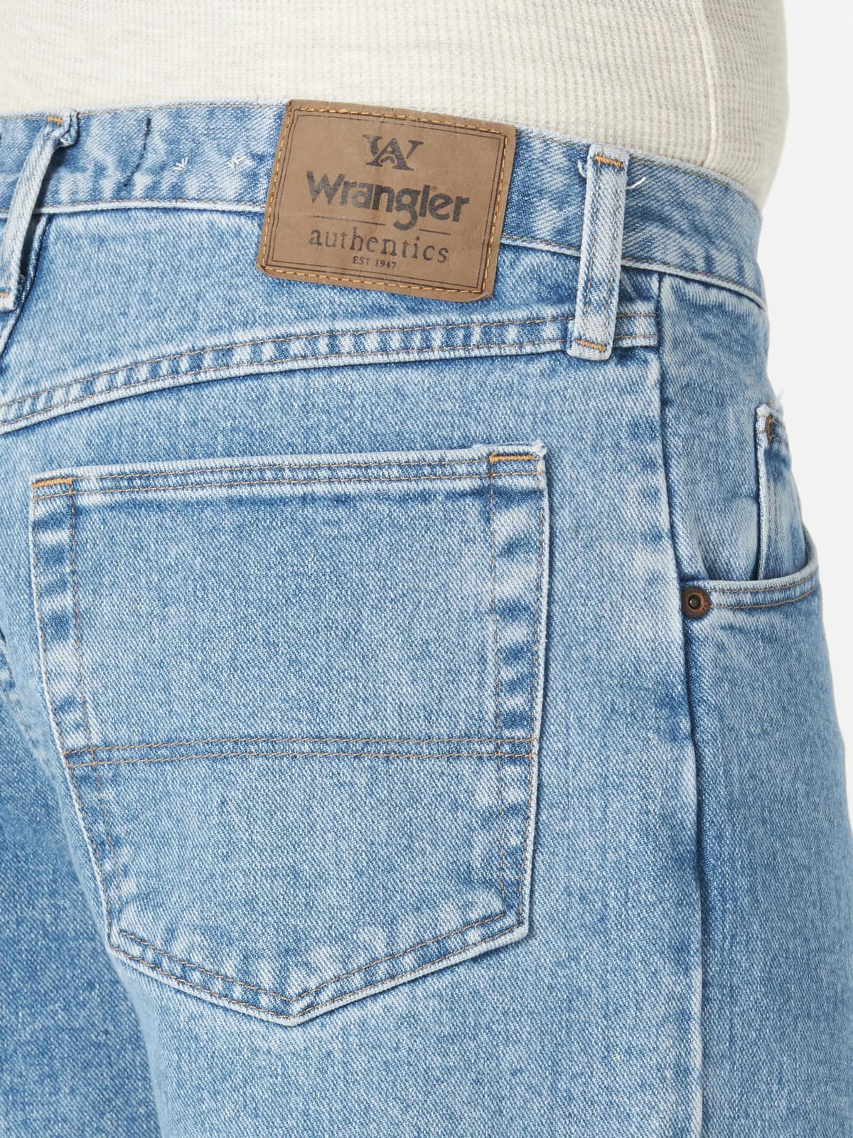 Wrangler Authentics Men's Classic 5-Pocket Relaxed Fit Flex Jean — view 6