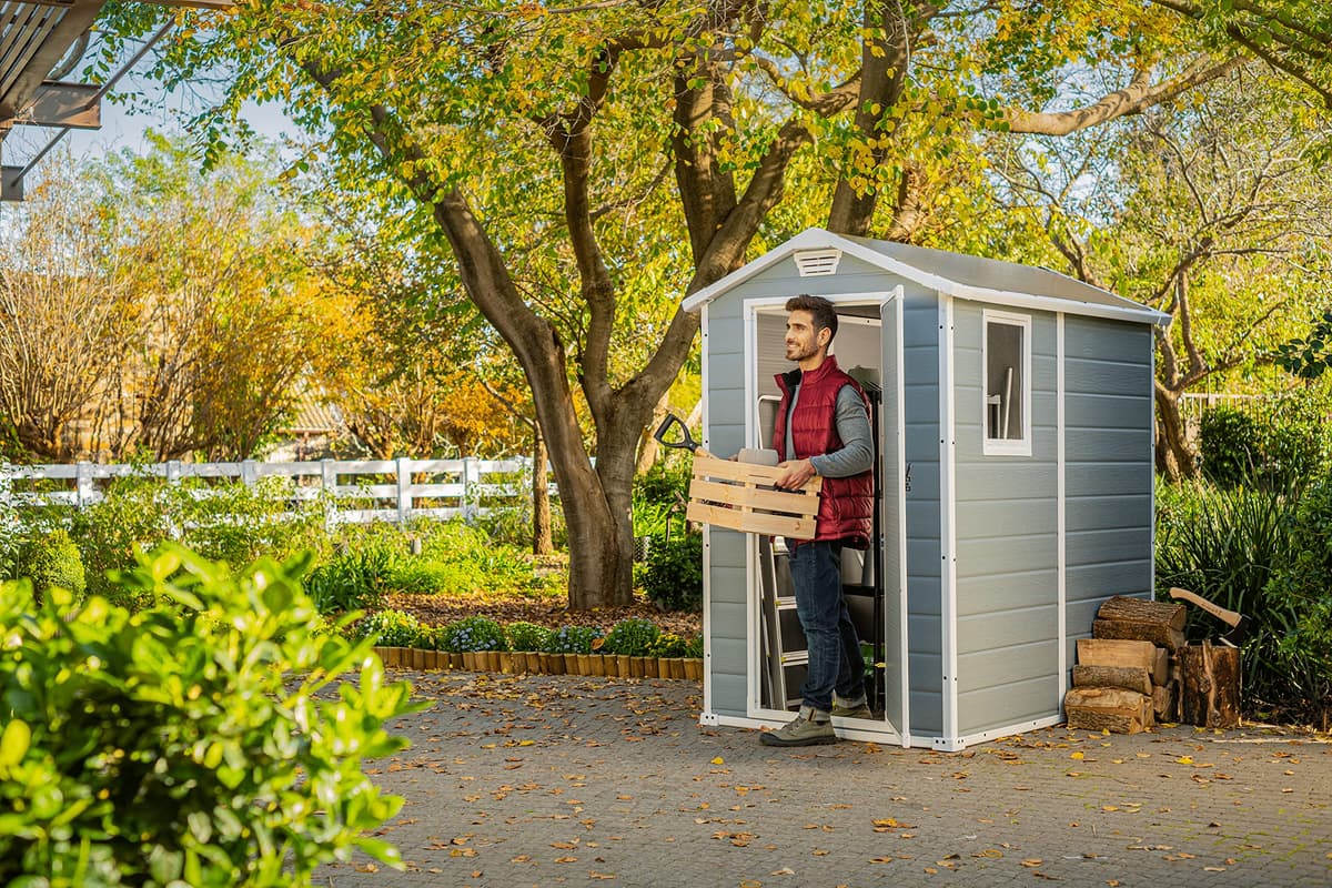 Keter Manor 4X6 - Caseta de jardín, 130x192x198cm y 2,2m2, Suelo, Sistema de ventilación, Puerta y Ventana, Resistente al Agua, Color Gris — view 4