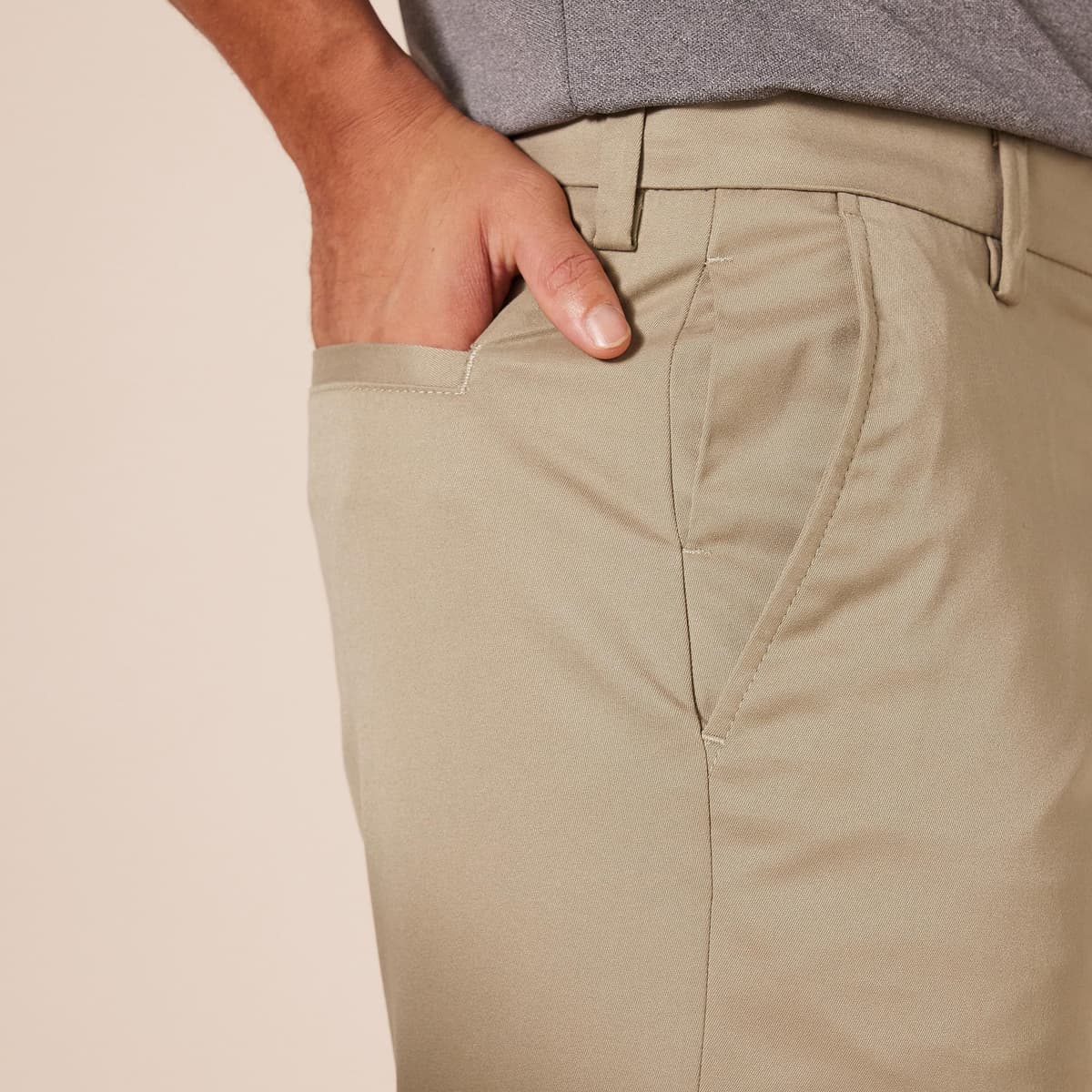 Amazon Essentials Pantalón de Golf Elástico de Ajuste Clásico - Colores interrumpidos Hombre — view 4